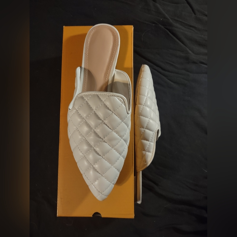 White Quilted Women's Mules Flat Shoes Size 8.5